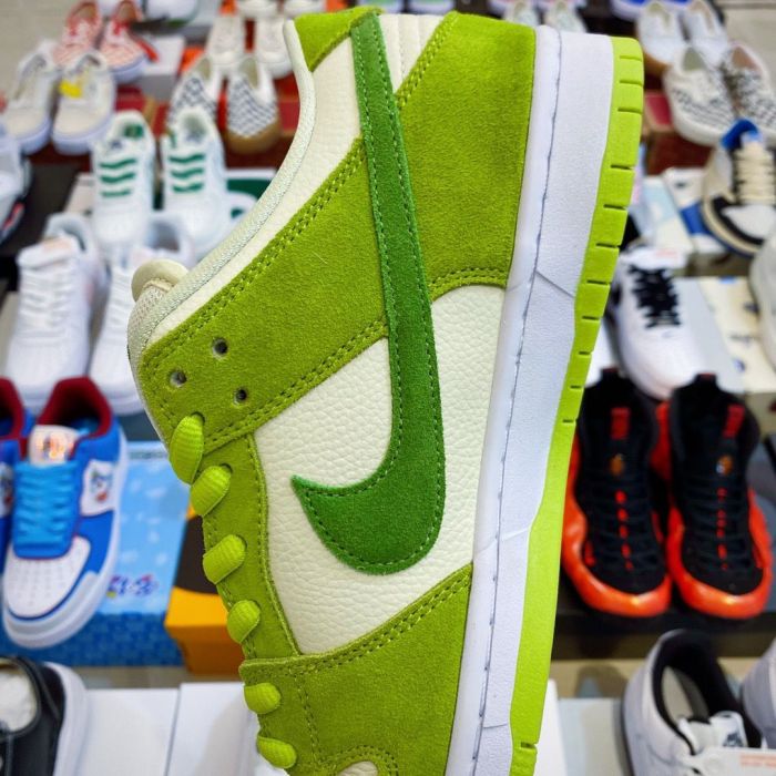 Authentic Nike SB Dunk Low “Green Apple”