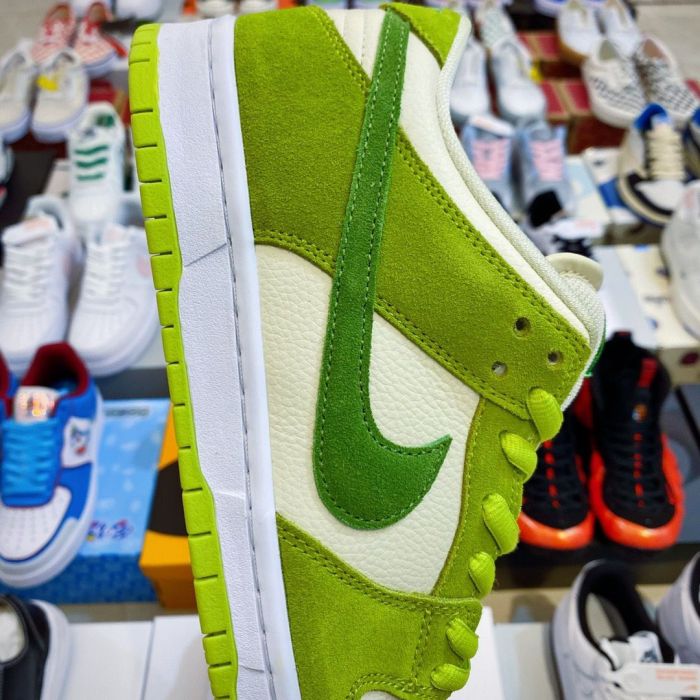 Authentic Nike SB Dunk Low “Green Apple”