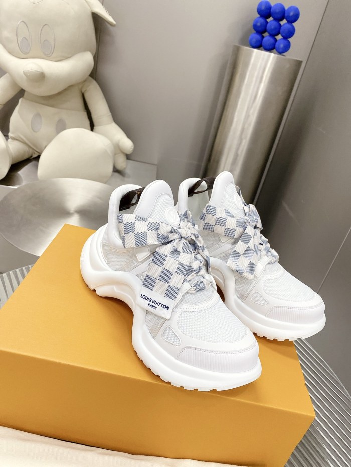 LV Women Shoes 1：1 Quality-821