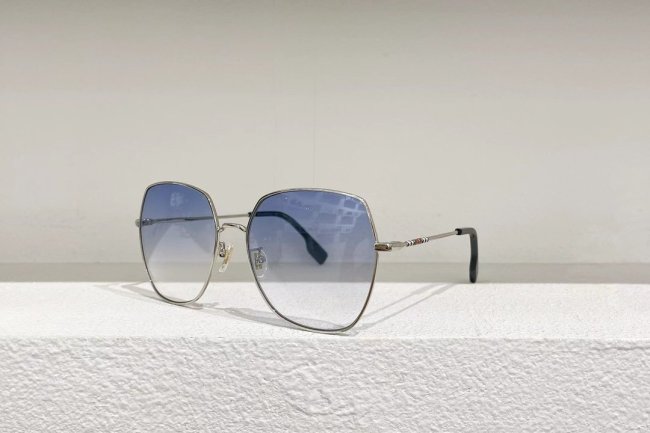 Burberry Sunglasses AAAA-094