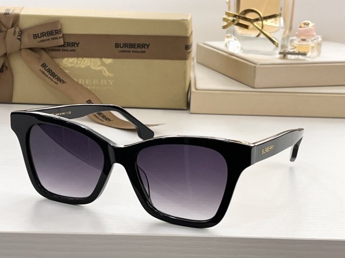 Burberry Sunglasses AAAA-146