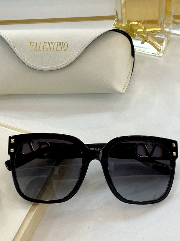 V Sunglasses AAAA-084