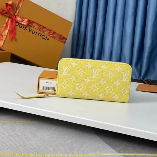 Super Perfect LV Wallet-486