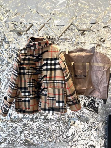 Burberry Jacket High End Quality-001