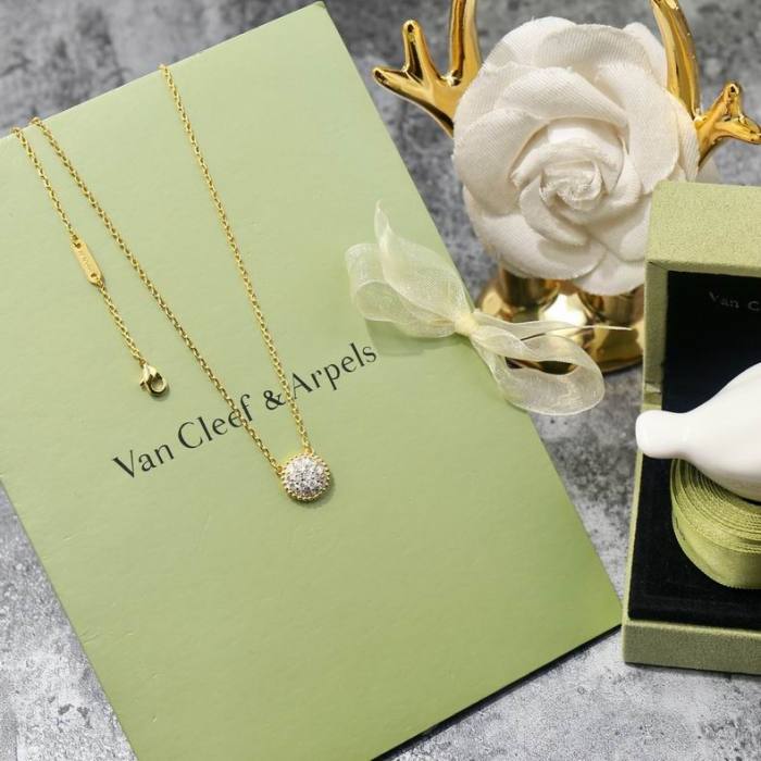 Van Cleef & Arpels Necklace-023