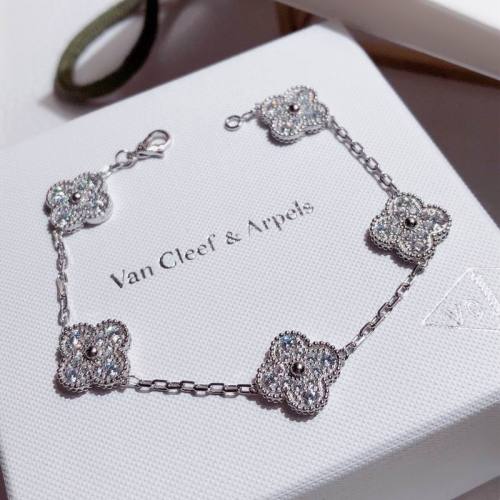 Van Cleef & Arpels bracelet-038