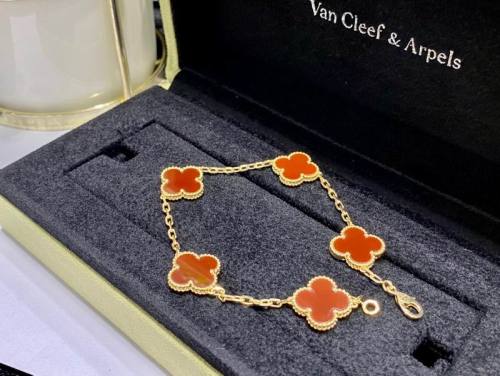 Van Cleef & Arpels bracelet-041