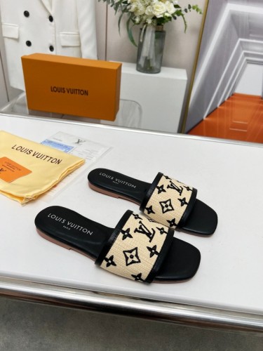 LV women slippers AAA-386