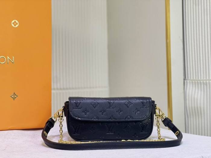 LV Hangbags AAA Women-947