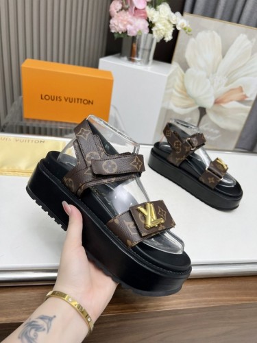 LV women Sandals 1：1 Quality-711