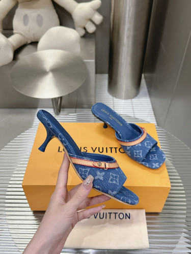LV women Sandals 1：1 Quality-700
