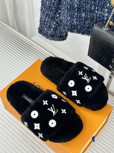LV women Sandals 1：1 Quality-875