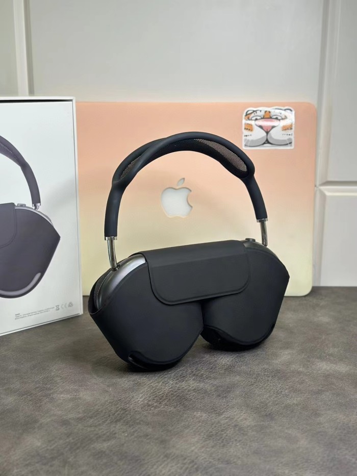 Air Pods MaX in
