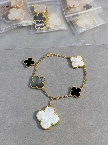 Van Cleef & Arpels bracelet-067