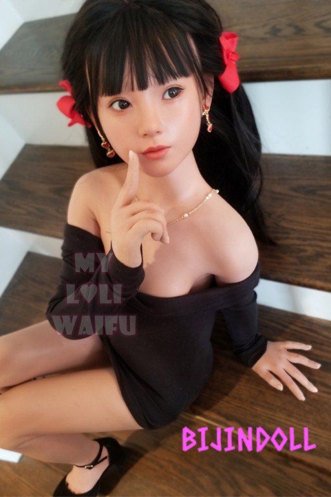 My Loli Waifu Momo 127cm Aカップ フルシリコン製 黒のタイトワンピース 可愛い 美少女 ラブドール