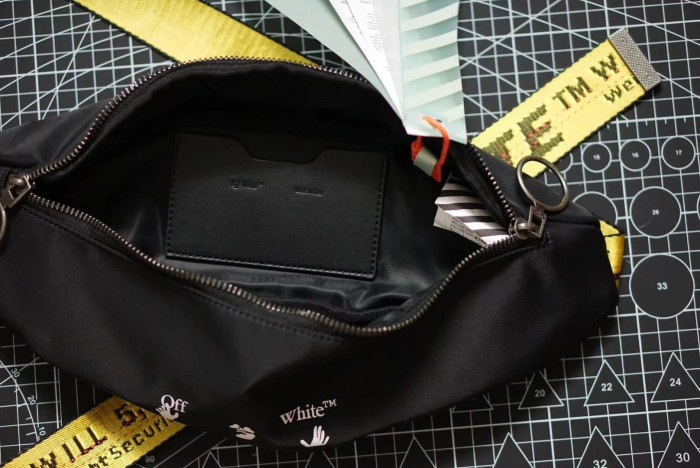 [buy more save more] Off whitе new logo fannypack belt waist bag