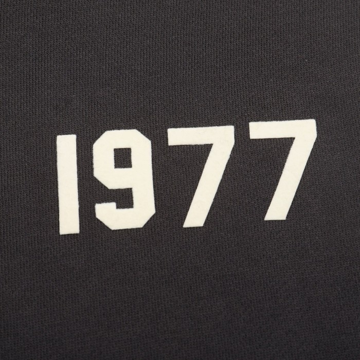 1:1 quality version Fear of God ESSENTIALS 1977 flocked logo shorts