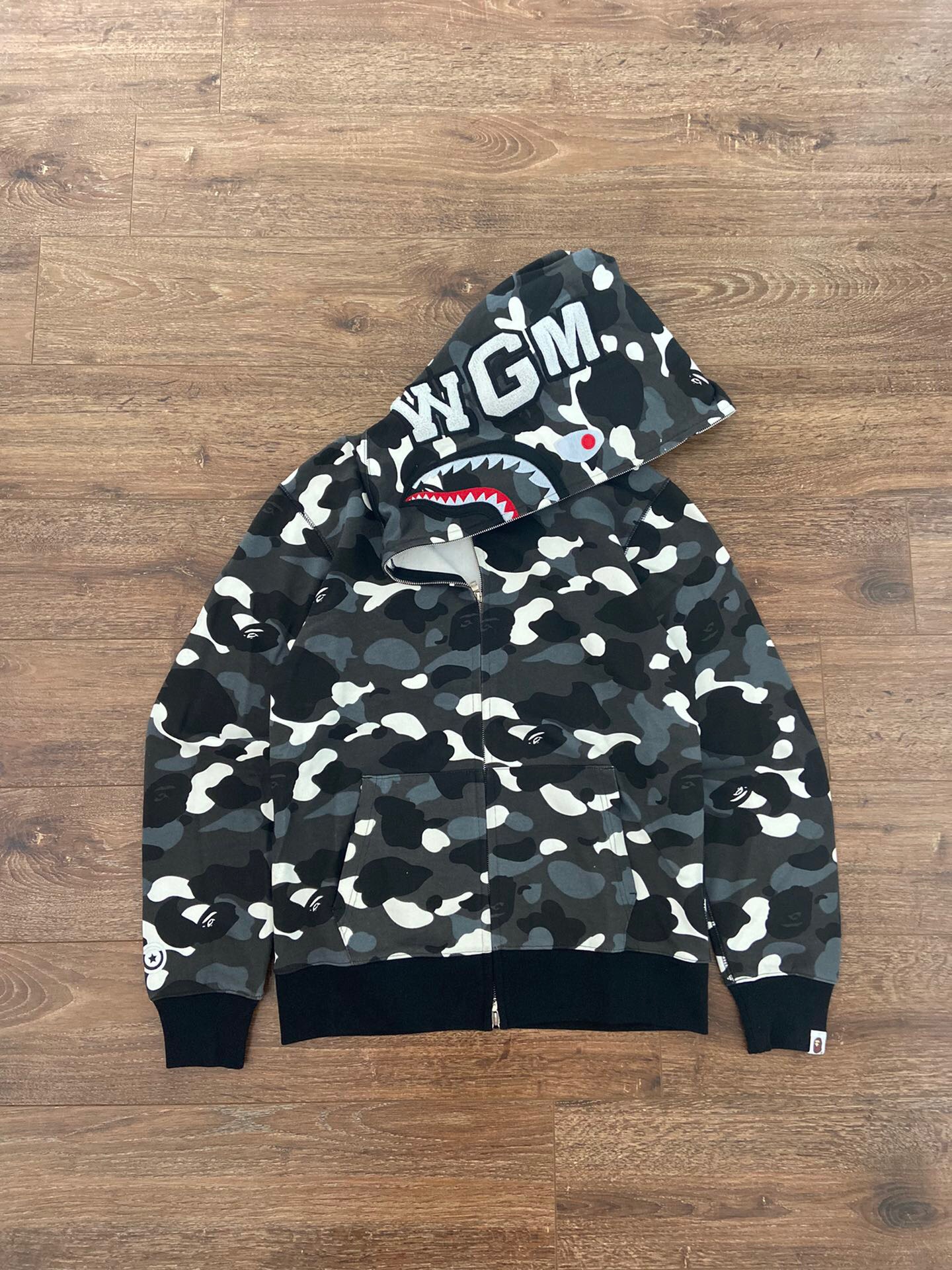 [buy more save more]1:1 bape glow in dark camo shark black & white