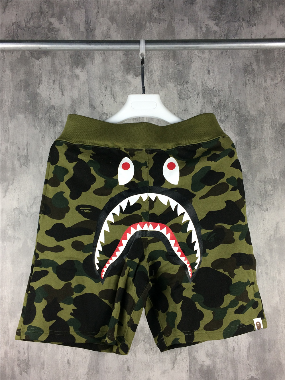 [buy more save more] [no.852] shark green camo shorts