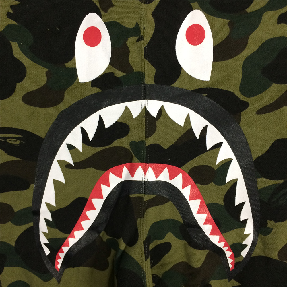 [buy more save more] [no.852] shark green camo shorts
