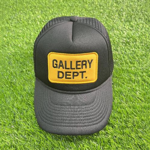 Embroidered cap with box letteringBlack&Blue