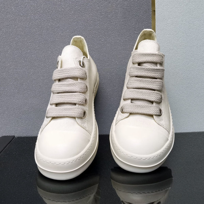 Wide LACES low top canvas shoes white