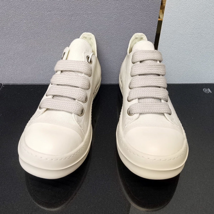 Wide LACES low top canvas shoes white