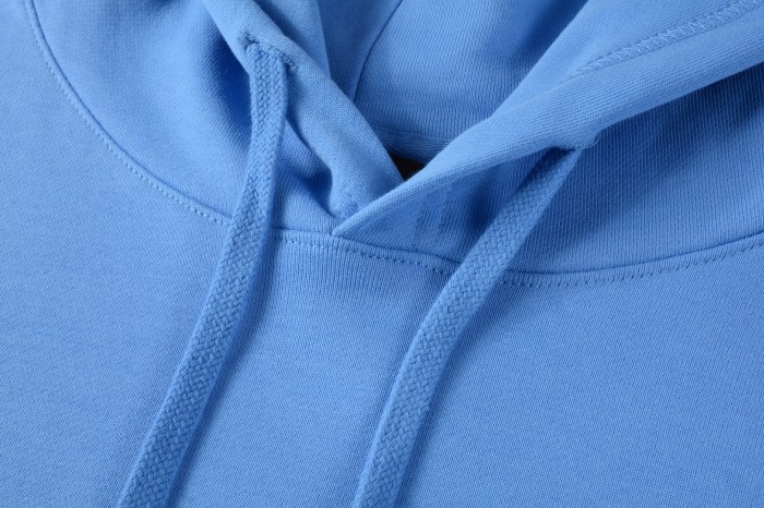 Melt color letter logo blue sweater