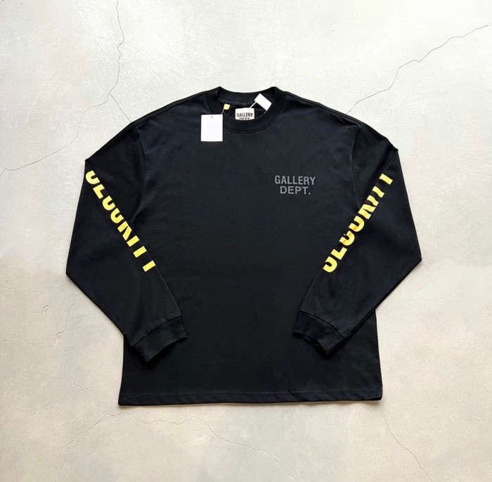 Arms yellow letter-printed long sleeves black