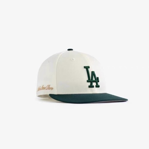 Embroidered logo white and green hat
