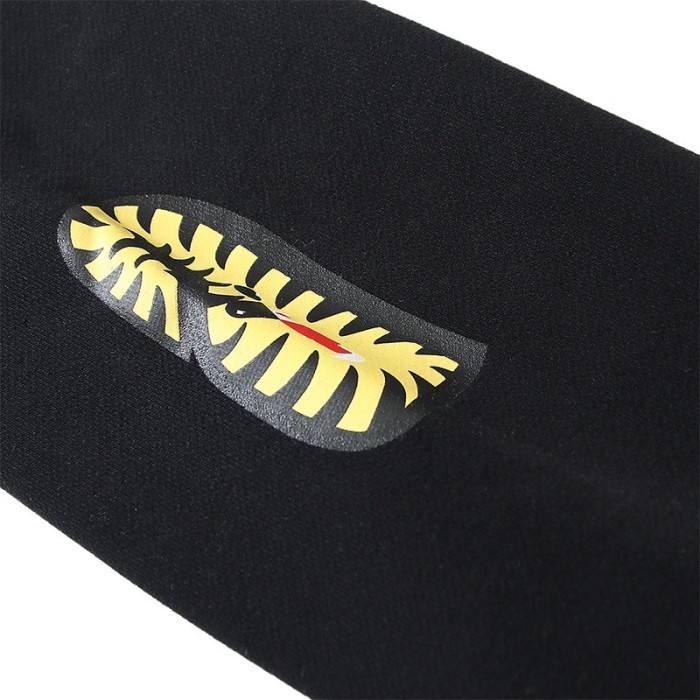 Ponr embroidered logo shark hoodie