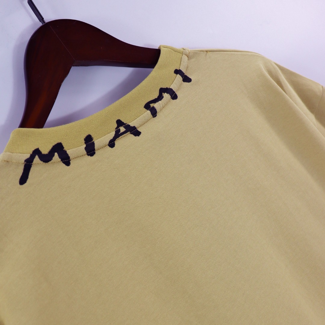 neckline straw body letters solid color t-shirt