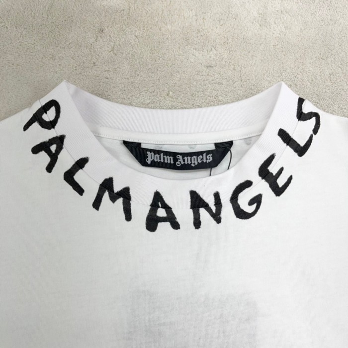 Neckline straw body letters solid color T-shirt