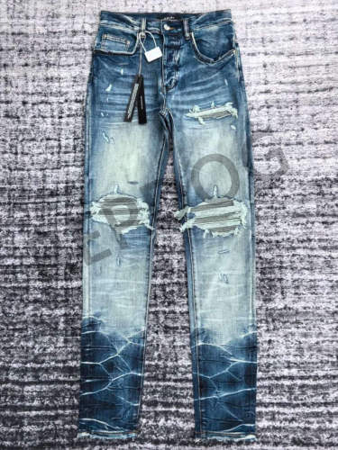 1:1 quality version Ripped and worn washed jeans