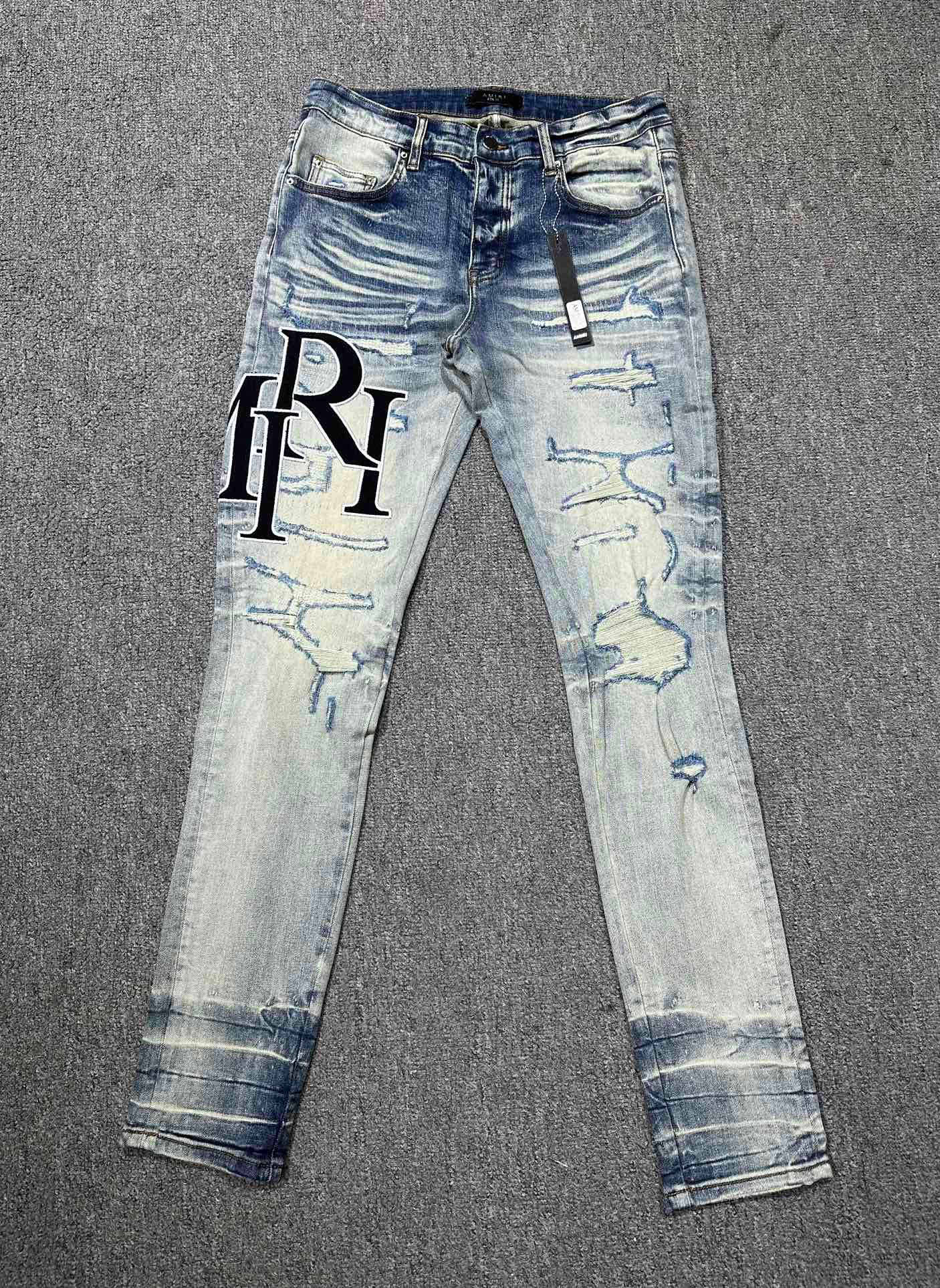 1:1 quality version black and white letter embroidered ripped jeans