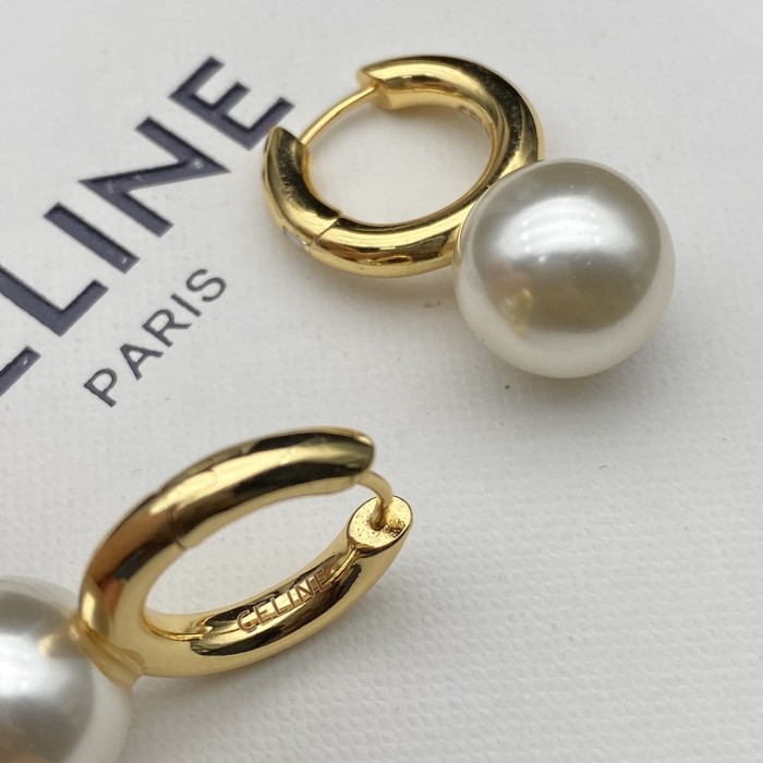 Designer New Circle Pearl Stud Earrings