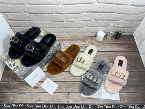Designer autumn and winter CD buckle plush slippers