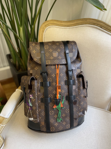 Designer The latest men's travel backpacks are especially popular with celebrities
