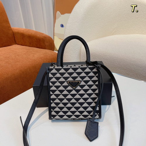 designer bag  New high-end bag, a versatile and practical one handbag
