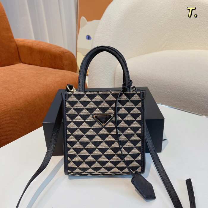 designer bag  New high-end bag, a versatile and practical one handbag
