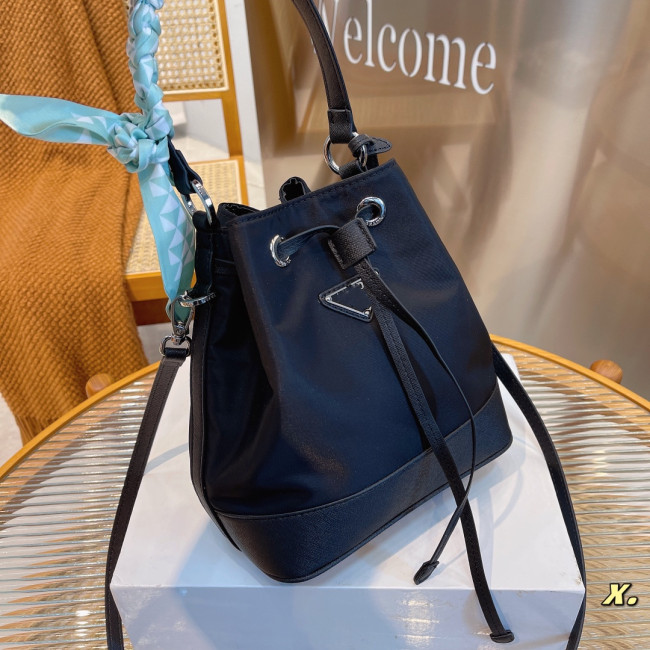 designer bag The details of the classic bucket bag are super good