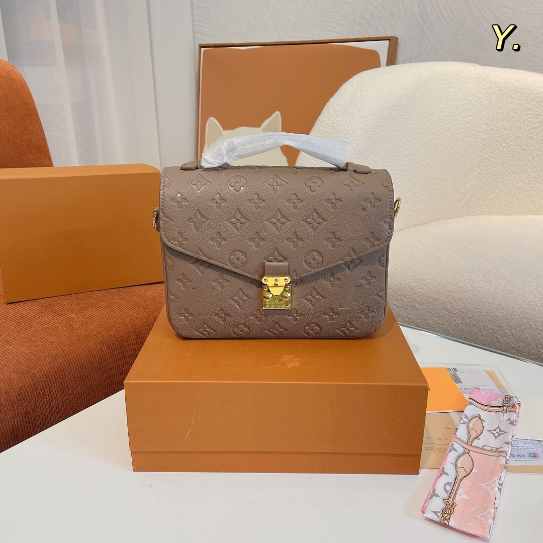 lv_likes_98 on Instagram: “🔥Lv new mini bear bag🐻 Official@louisvuitton  #luxury#fashion#luxurybag#fashionbag#lovebag#ootd#ootdbag”