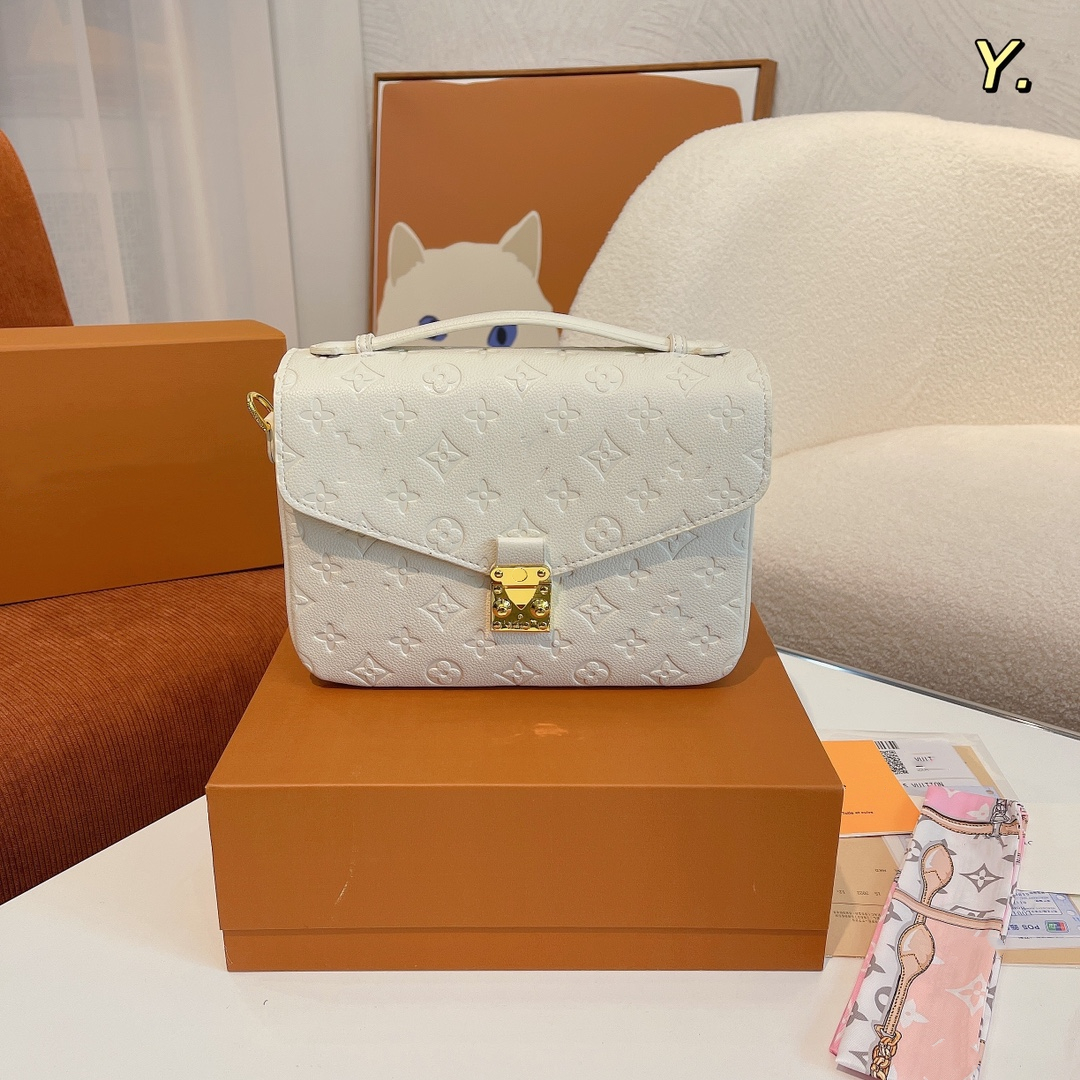 Louis Vuitton bag old flower handbag shoulder bag crossbody messenger bag  ladies bag for Sale in Philadelphia, PA - OfferUp