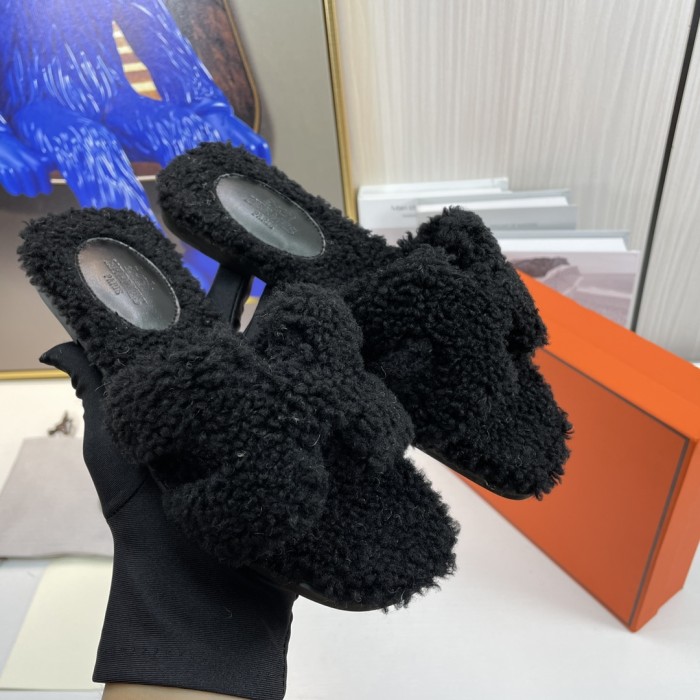 Hermès teddy fur slippers