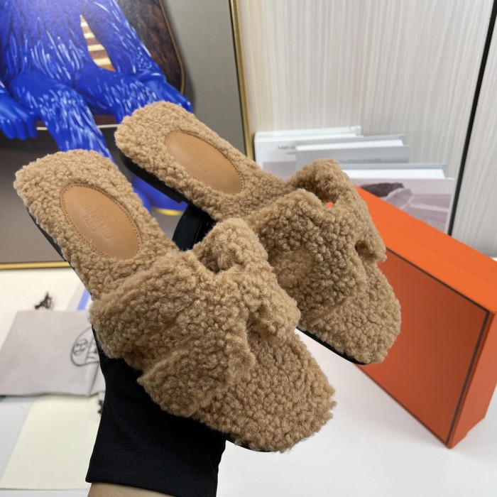 Hermès teddy fur slippers