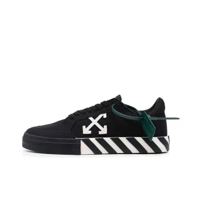 Off White vucanized suede casual sneakers low black