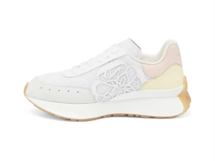 Alexander Mcqueen Women's Sprint Runner in White/pearl/blush/anise