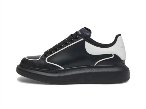 Alexander Mcqueen Men's Oversized Sneaker in Black/white