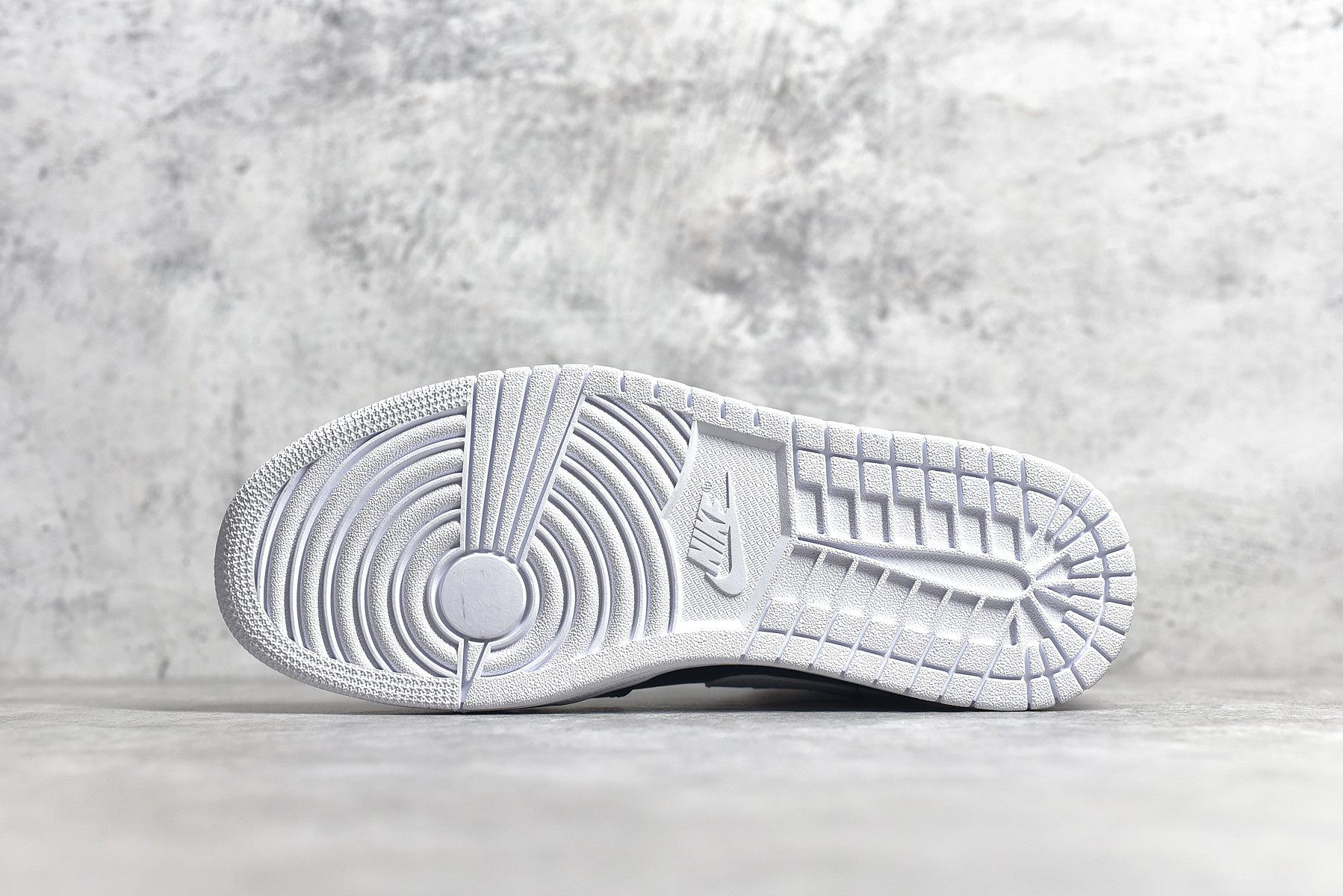 ₩ 100000 - Air Jordan 1 Mid BQ6472-016 
