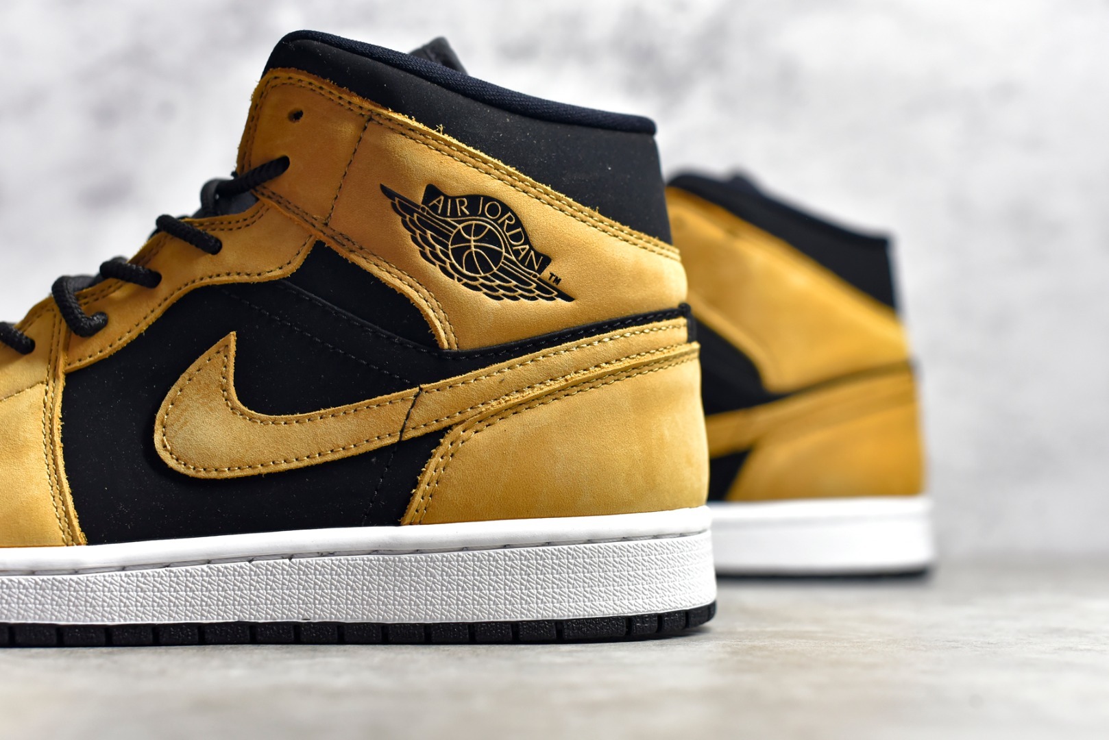 ₩ 100000 - Air Jordan 1 Mid DB5453-700 - www.krstocks.com